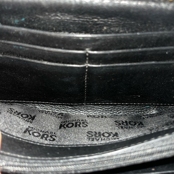 Michael Kors Signature Logo Wallet with lots of credit card slots - Picture 5 of 8